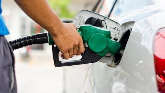 Petrol prices hikes in lucknow goes to 100 rs