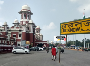 People will be able to stay in dormitories and retiring rooms on hourly basis at Charbagh railway station, see fare
