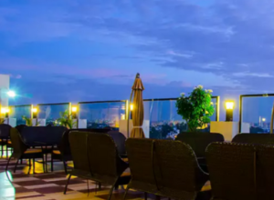 See and tell how much you have visited these amazing 18 food places in Lucknow's Gomti Nagar in the year 2023.
